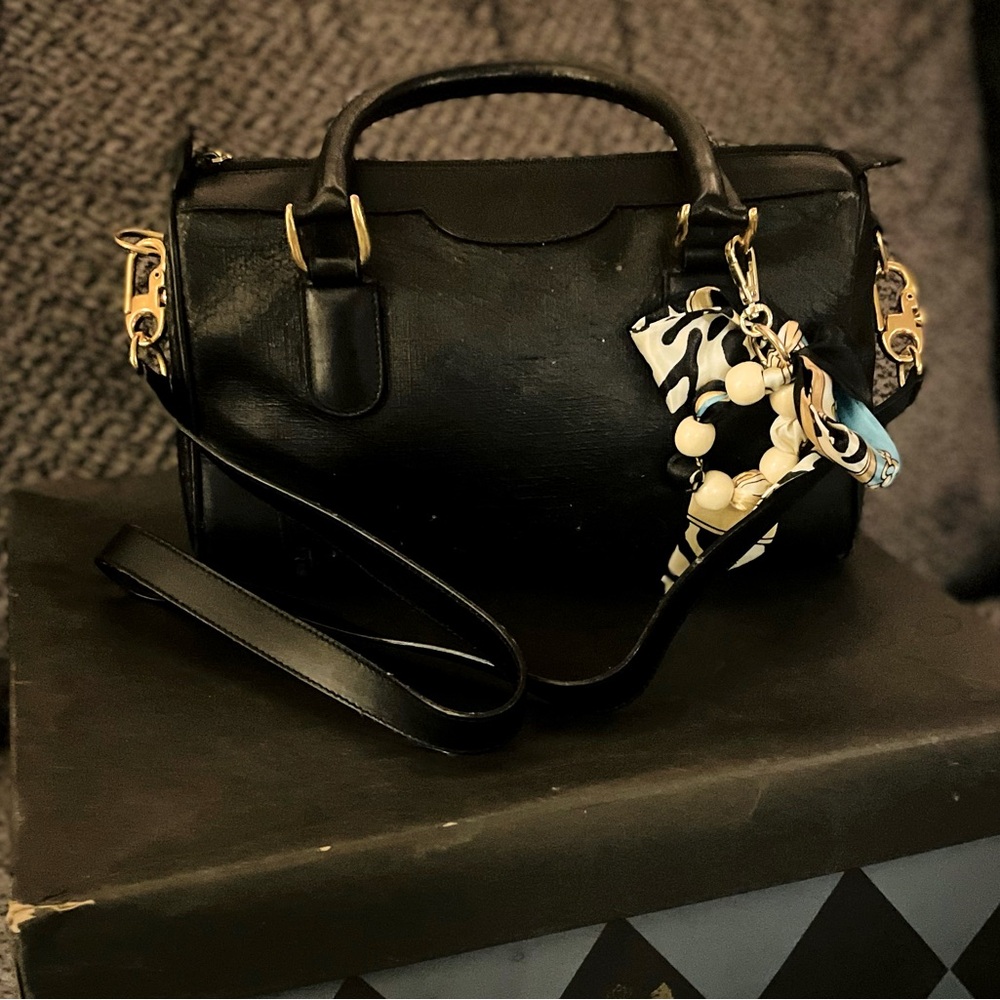 Authentic vintage Gucci black leather Boston bag